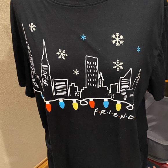FRENDS CENTRAL PERK T SHIRT SIZE  XL BLACK CITY WOMENS - Picture 3 of 5